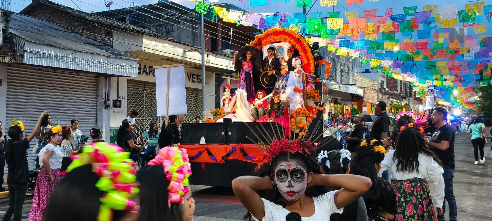 Omealca celebra con alegría el tradicional Xantolo