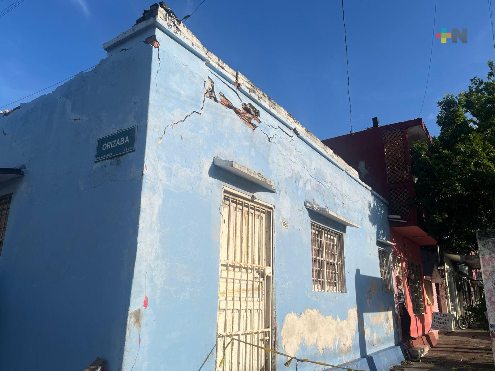 Inmueble en malas condiciones representa un riesgo para peatones en Veracruz puerto