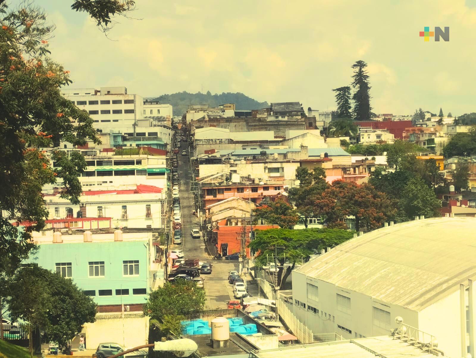 Cielo nublado con algunas lluvias aisladas, principalmente en el sur de Veracruz