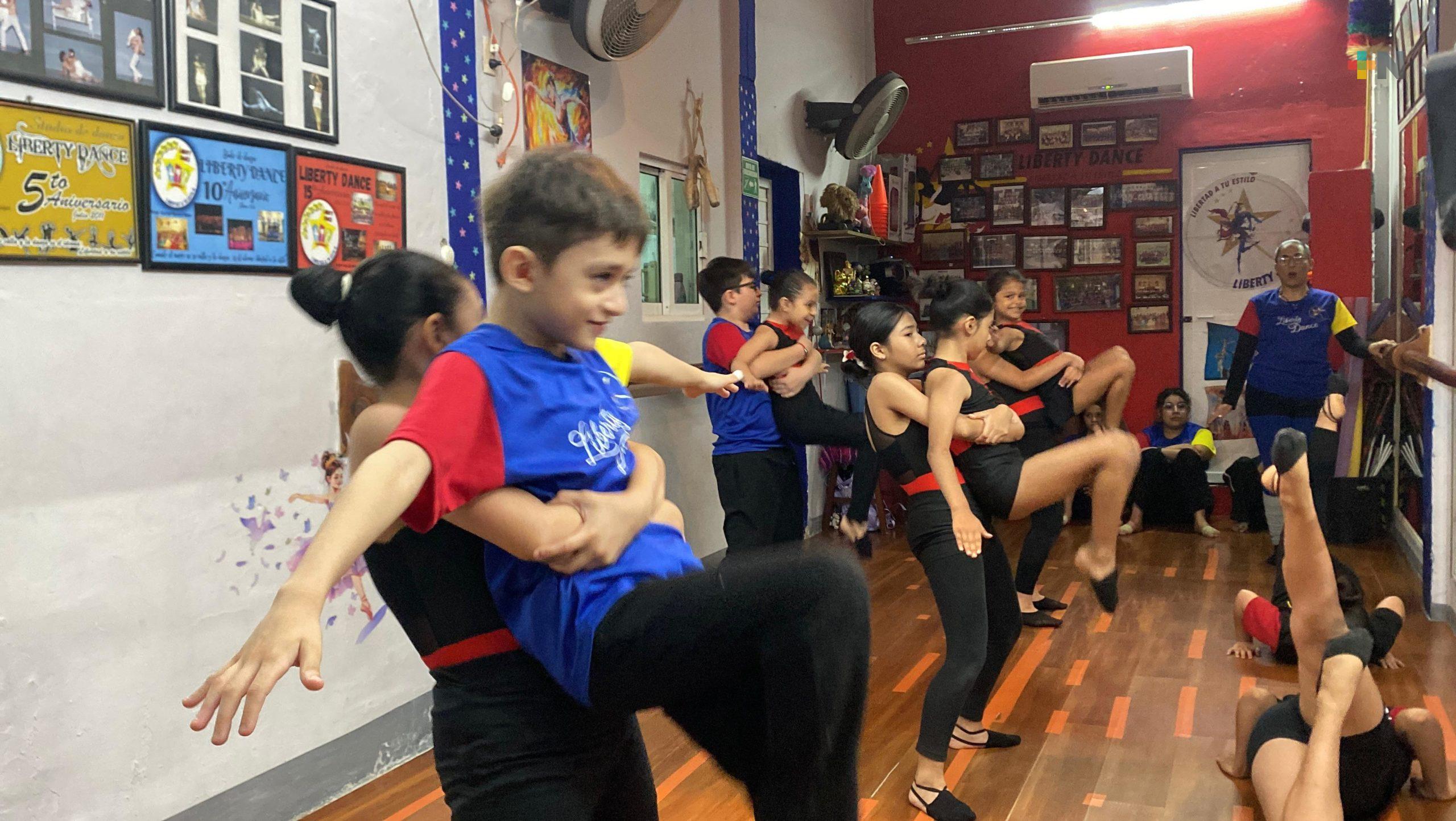 En Veracruz puerto, estudio de danza promueve la libertad y la inclusión