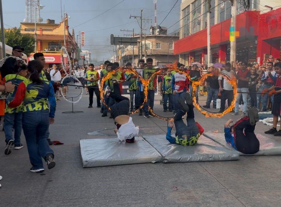 Disfrutan de colorido desfile de la Revolución Mexicana en Martínez de la Torre
