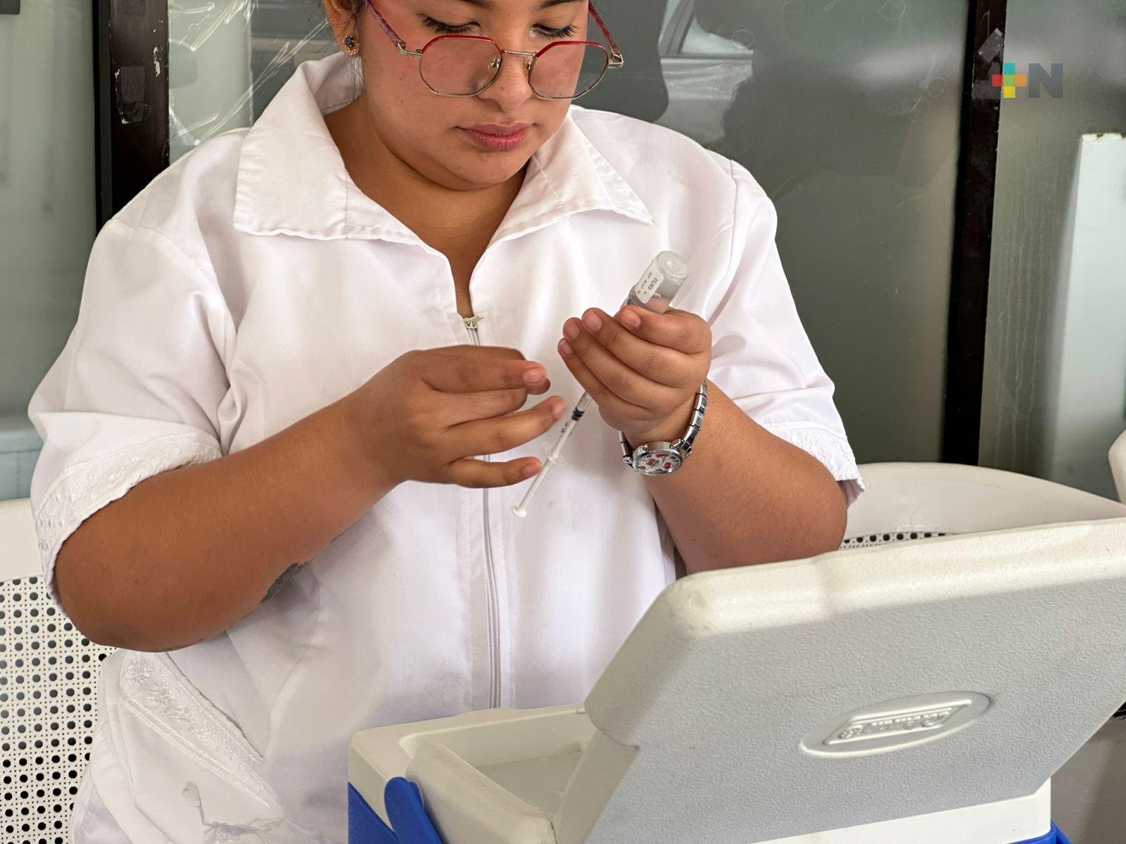 Módulo en Coatzacoalcos ofrece vacuna gratuita contra la influenza