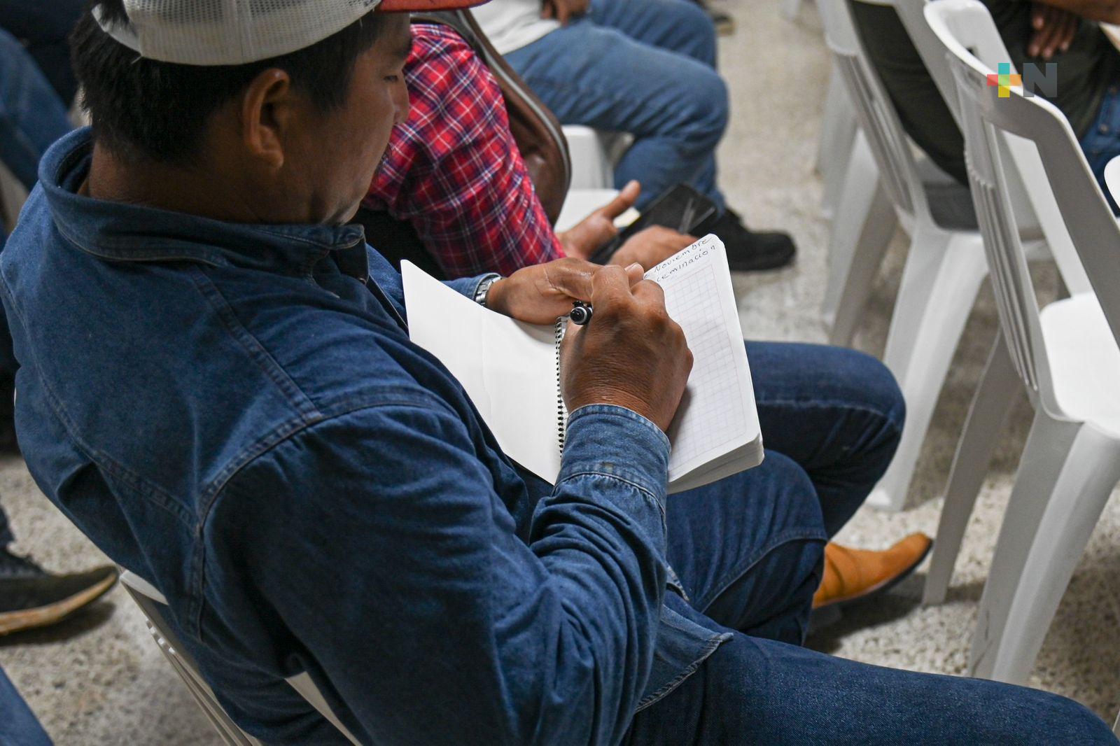 Ganaderos de Coatzacoalcos reciben formación en inseminación y genética animal