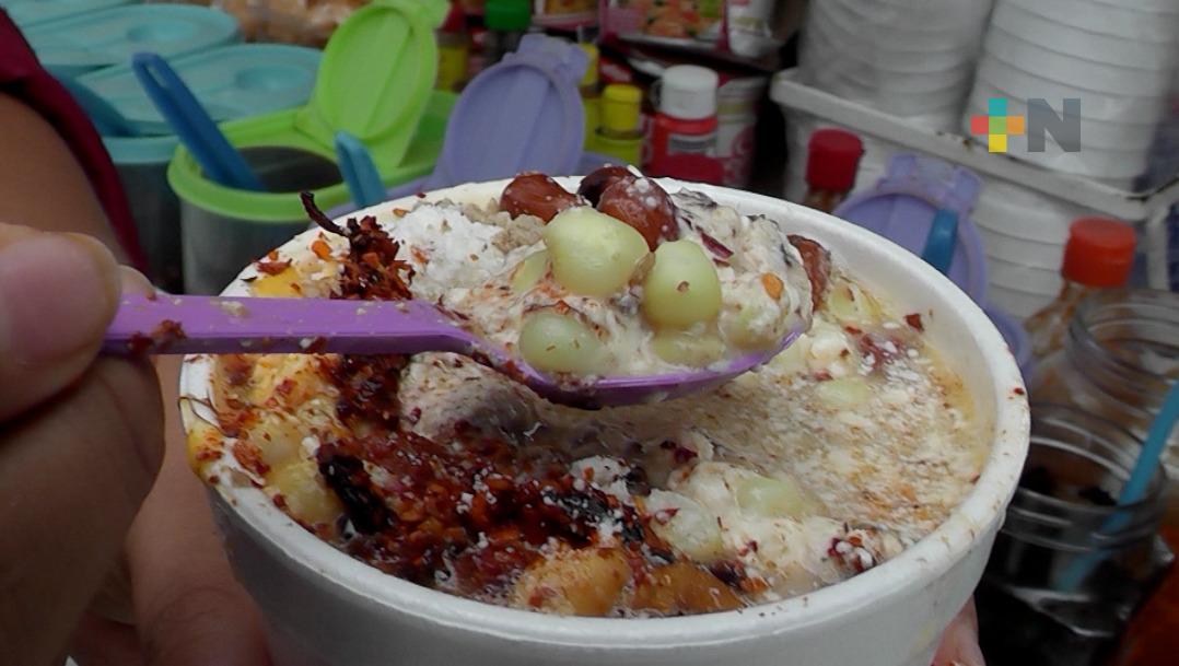 Crece demanda de elotes y esquite por frío en Veracruz puerto