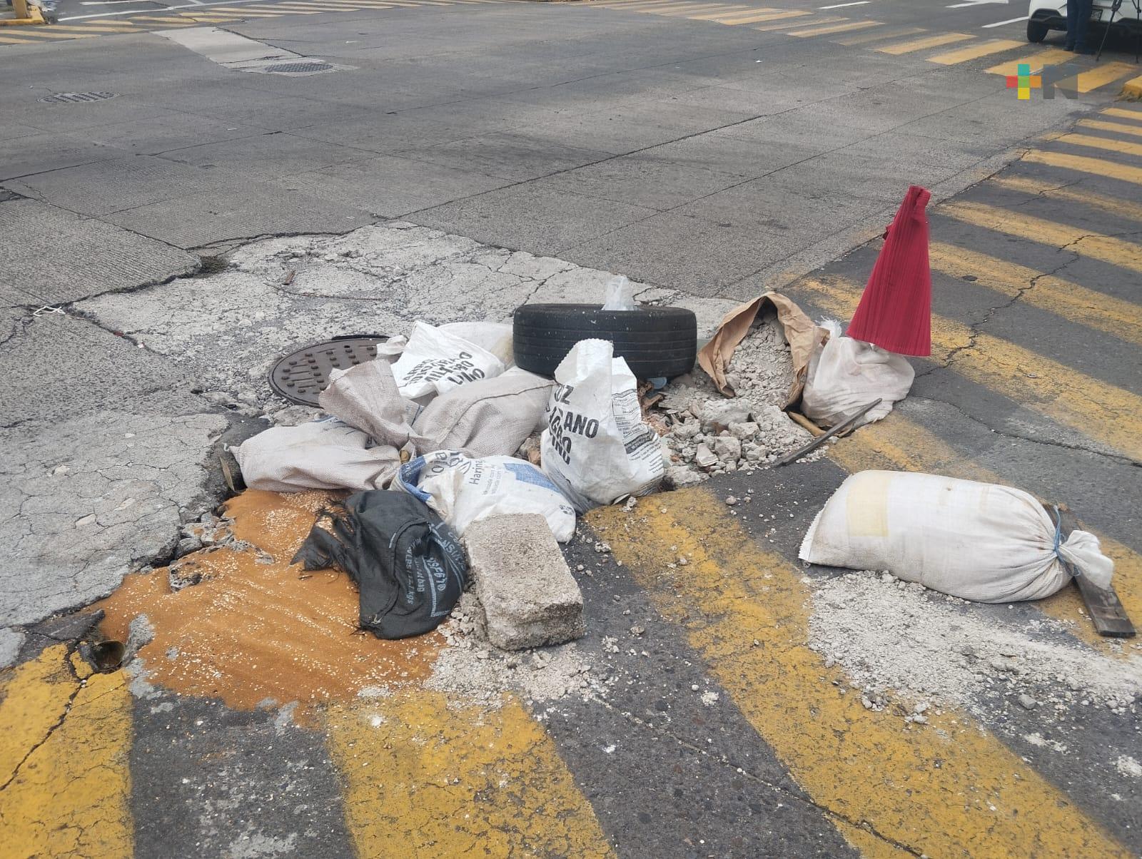 Preocupa hundimiento en calle Virgilio Uribe de Veracruz puerto