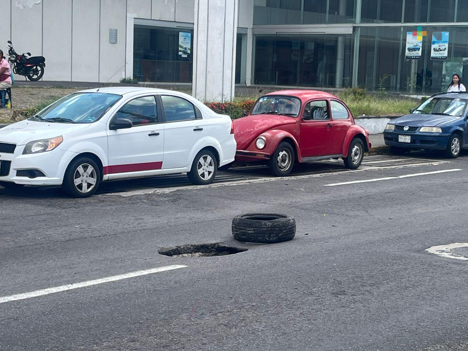 Reportan hundimiento en avenida La Fragua de Veracruz puerto