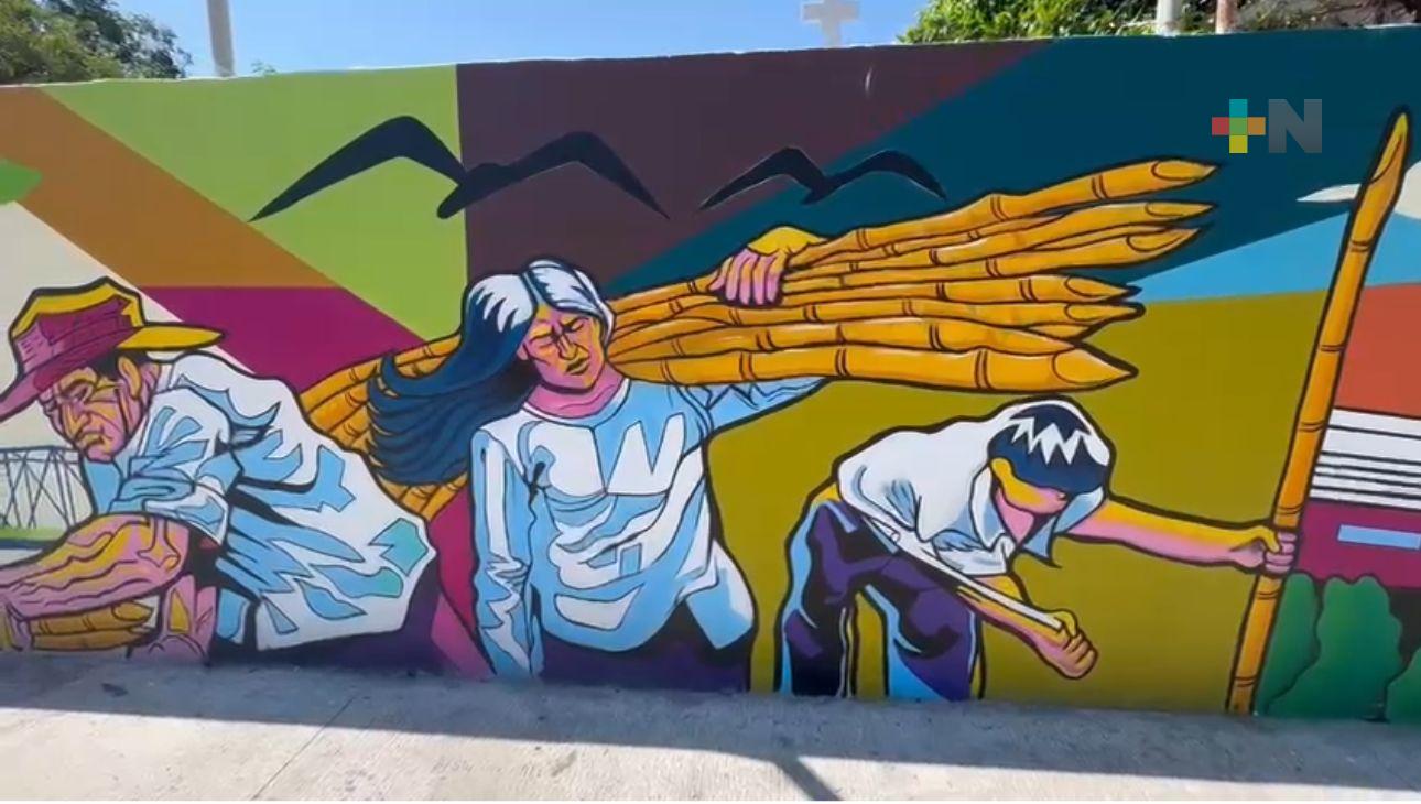 Jóvenes plasmaron un mural de identidad, reflejo de la historia de Martínez de la Torre