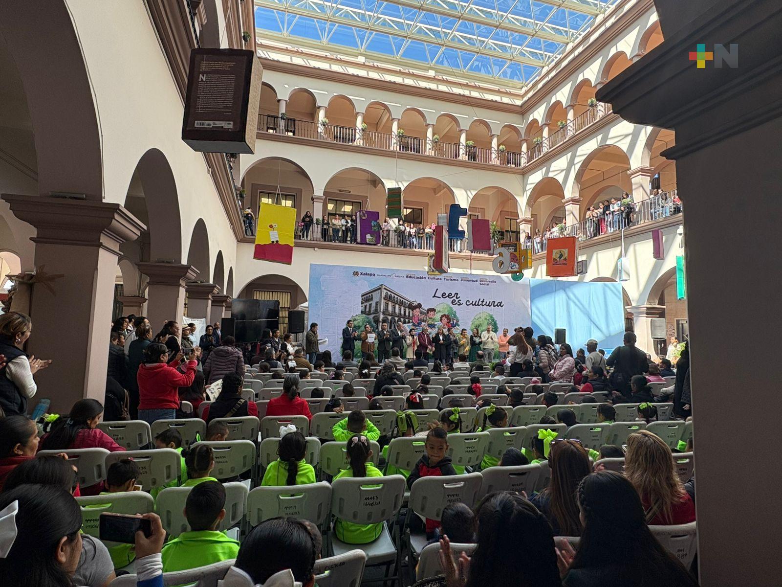 Más de 5 mil libros se regalaron a niños en Xalapa