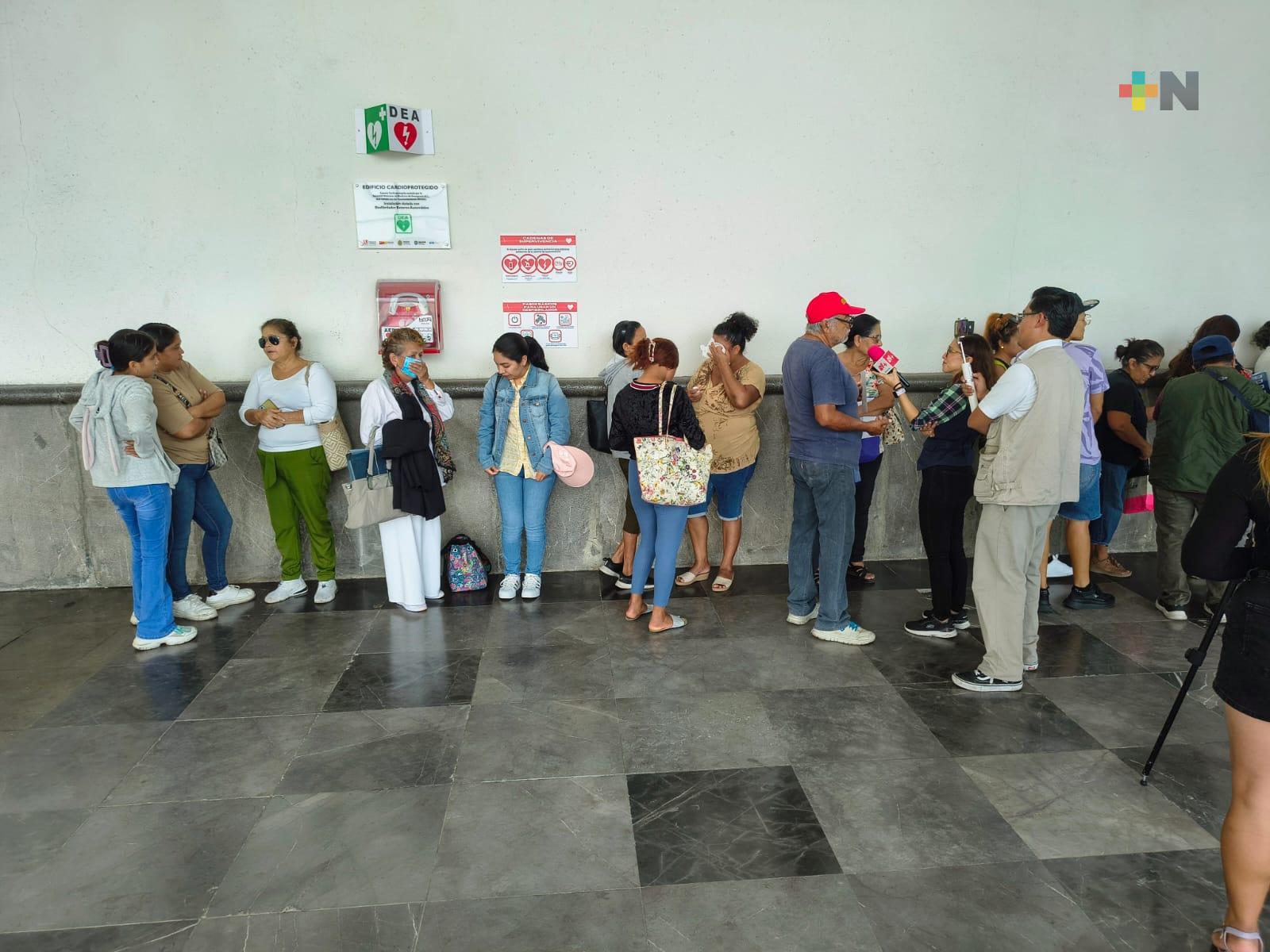 En Boca del Río toman muestras a personas que buscan a familiares desaparecidos