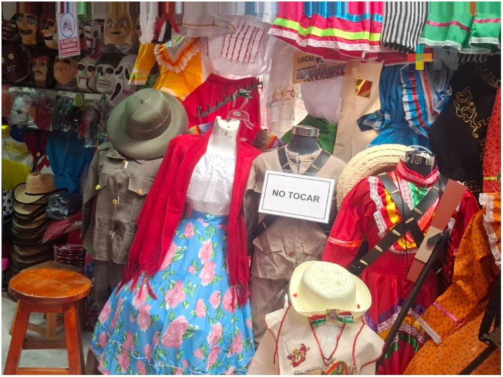 Ante la ausencia de festejos por el 20 de noviembre, han bajado ventas de trajes alusivos