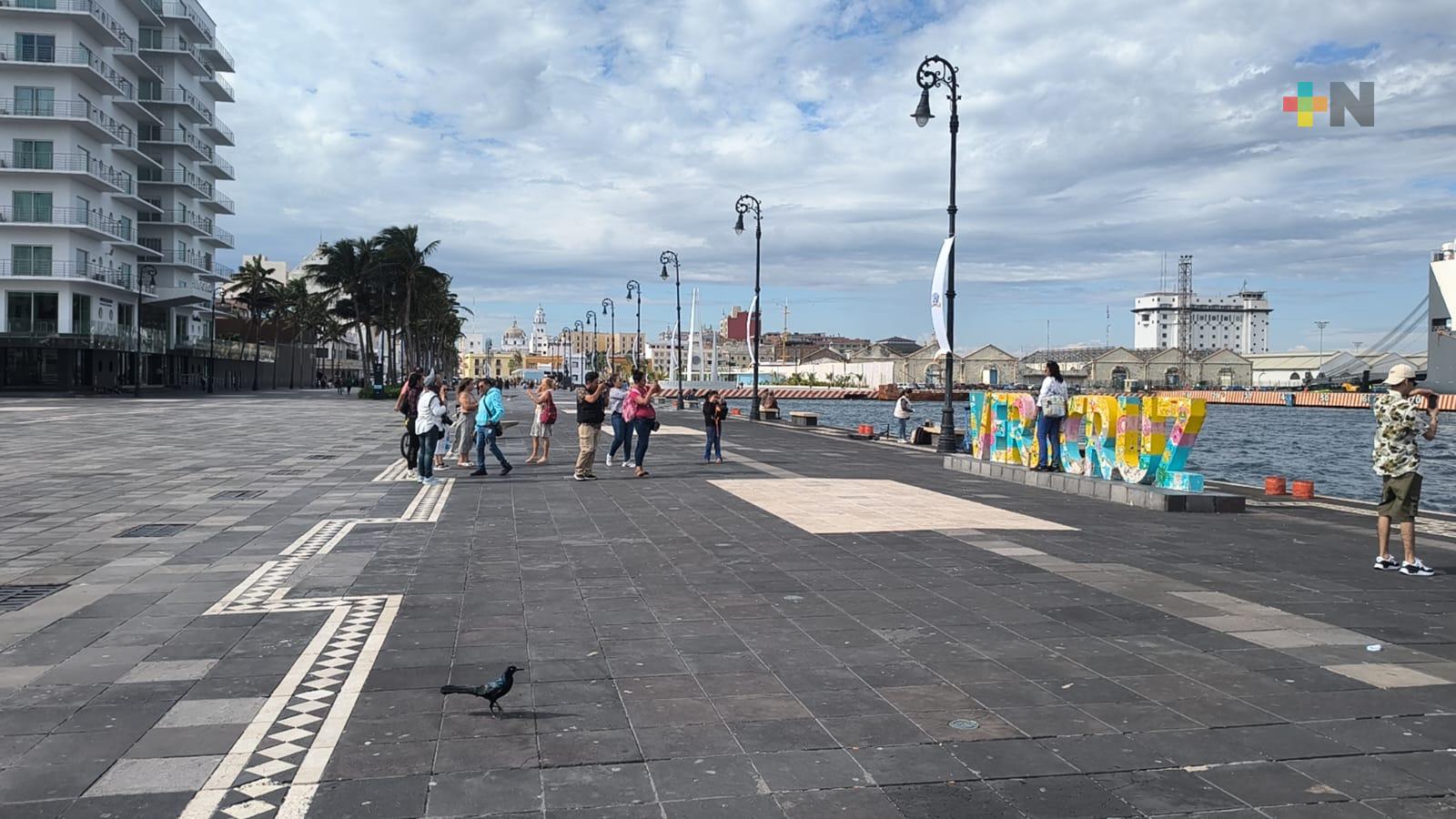 Buque Escuela Cuauhtémoc suspende visitas por frente frío; turistas se quedan sin conocerlo