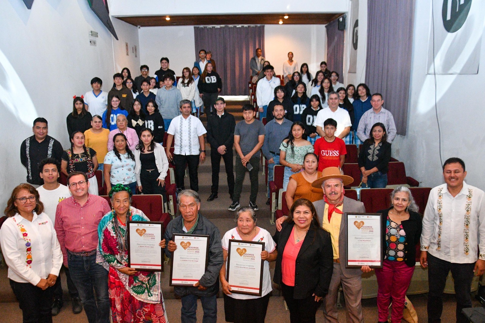 Distingue SECVER a promotores y guardianes del patrimonio cultural del estado