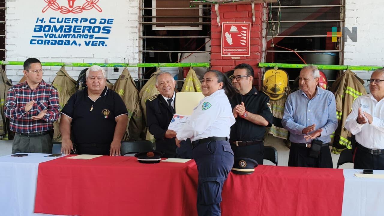 Reconocen trayectoria de Karen Lira en Bomberos de La Antigua