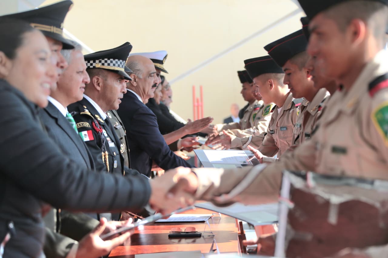 Veracruz reconoce a jóvenes en ceremonia de entrega de cartillas