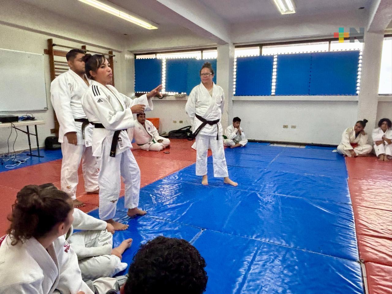 Cincuenta judocas participan en seminario de arbitraje en Coatzacoalcos