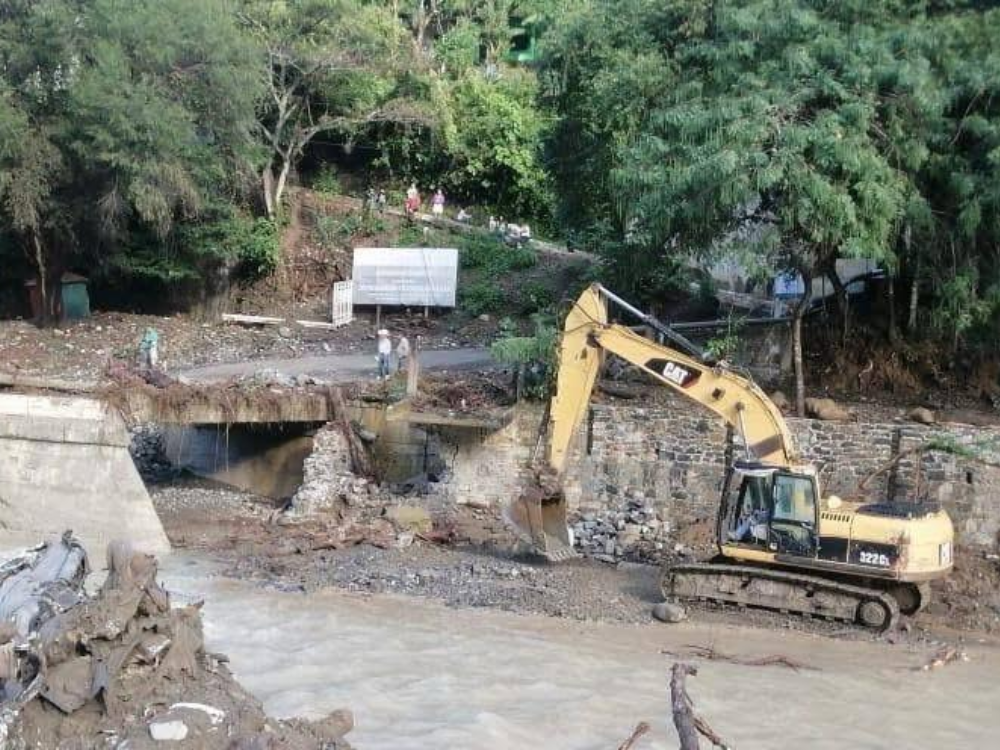 Atiende SICT nueve incidencias en caminos de Ilamatlán y Zontecomatlán tras intensas lluvias