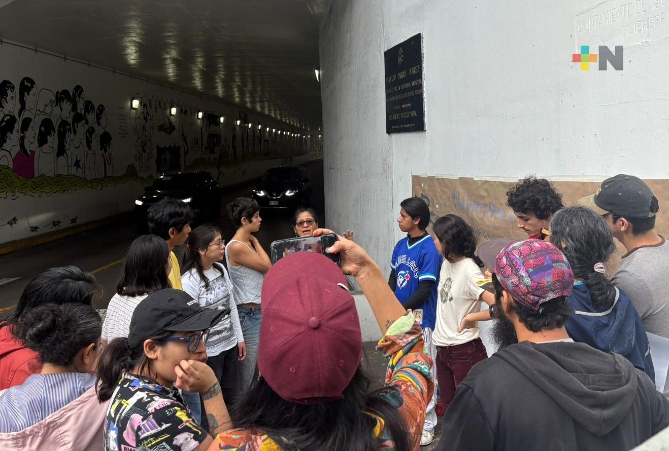 Colectivos realizan mural móvil para visibilizar afluentes de agua en Xalapa