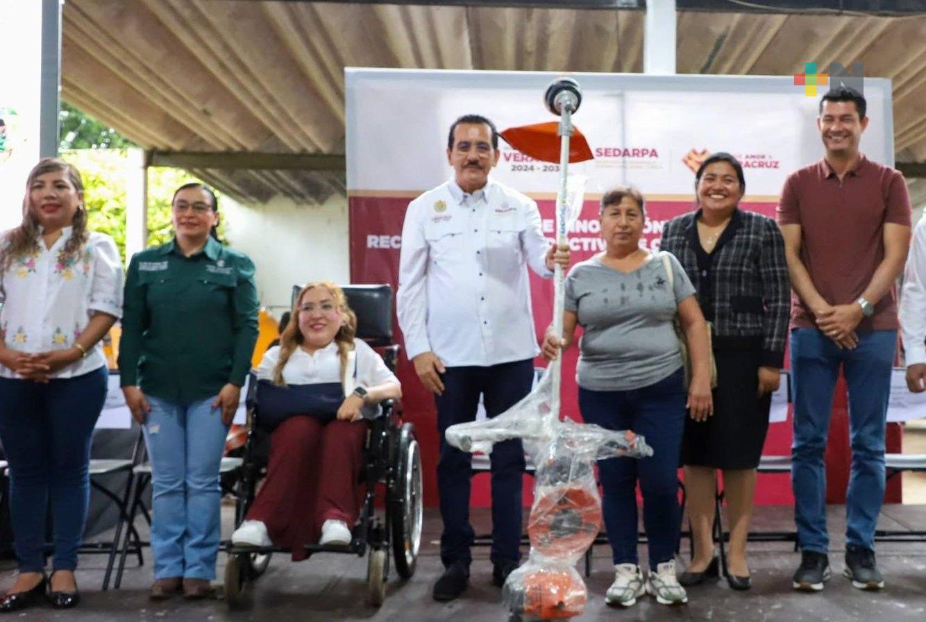 Entregan equipo para fortalecimiento agrícola en región de Martínez de la Torre