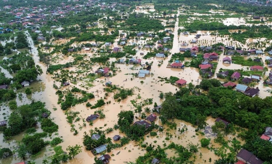 Lluvias en Indonesia dejan más de 900 muertos