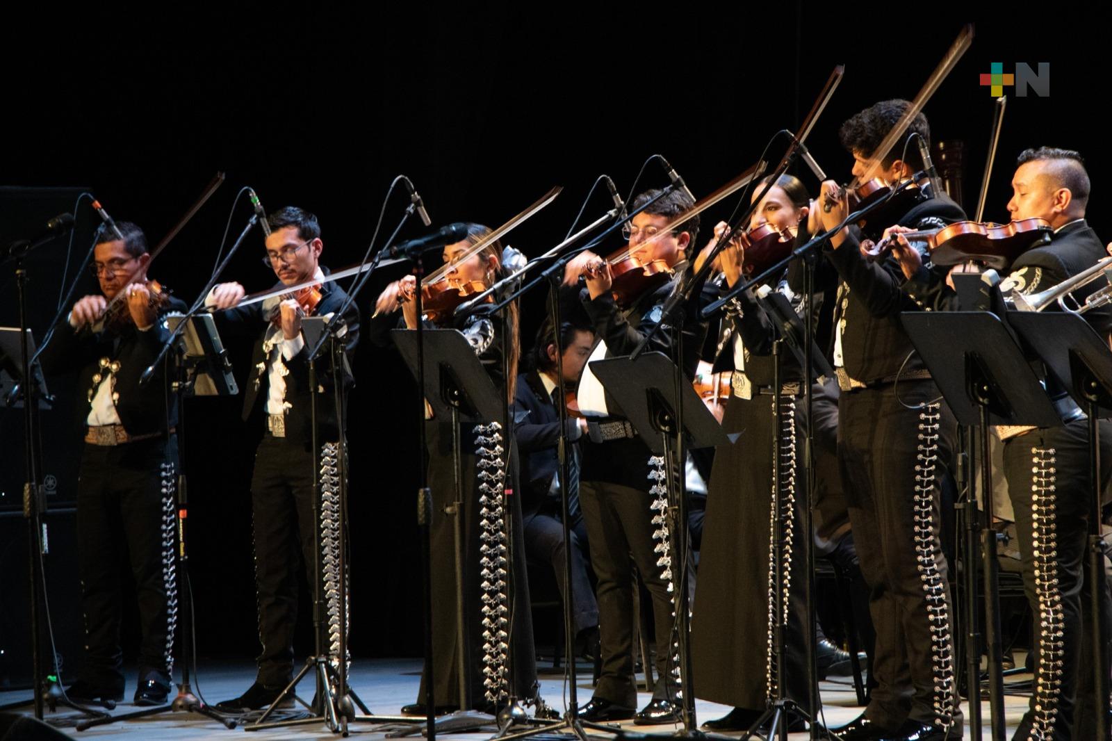 Concierto navideño con mariachi en colegio Concepción Quirós Pérez