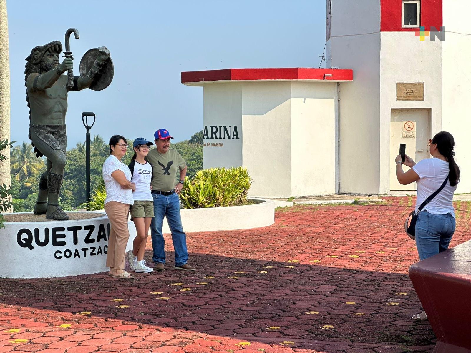 Familias disfrutan recorrido por Museo del Faro en Coatzacoalcos