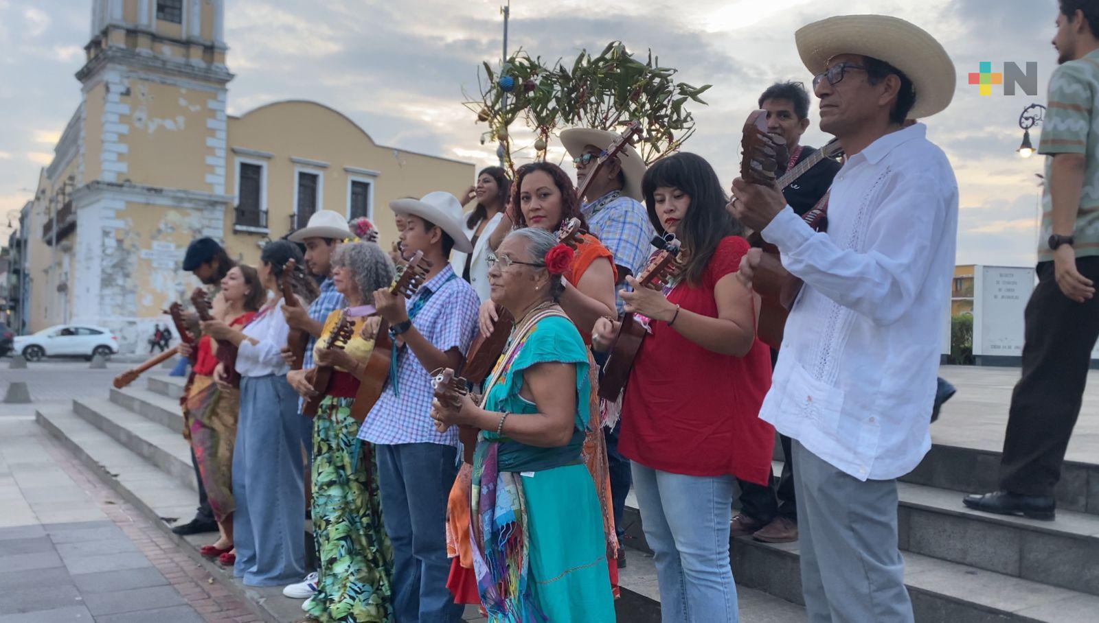 En Veracruz puerto, músicos preservan tradición de La Rama