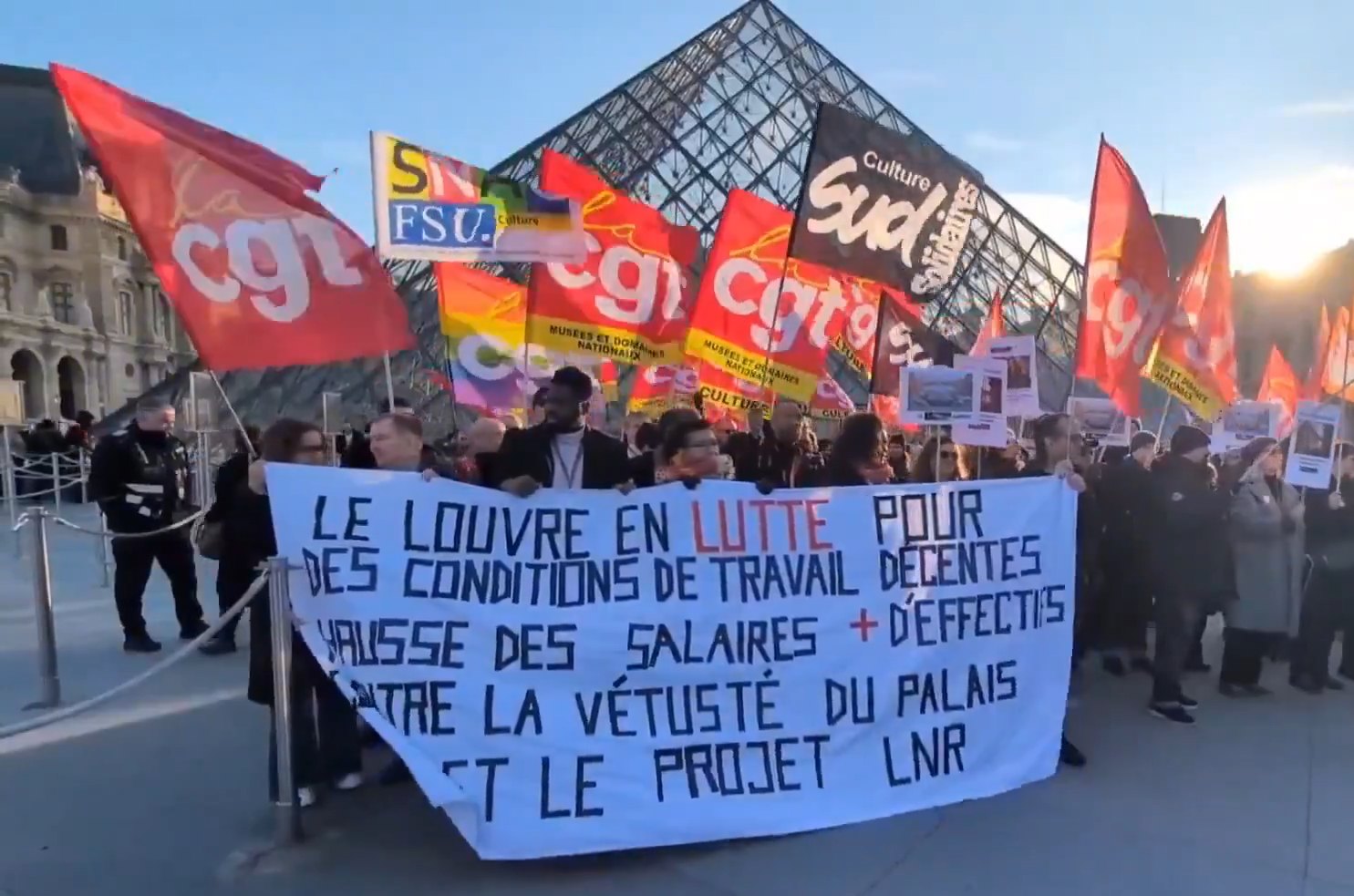 Cierran Museo del Louvre por huelga