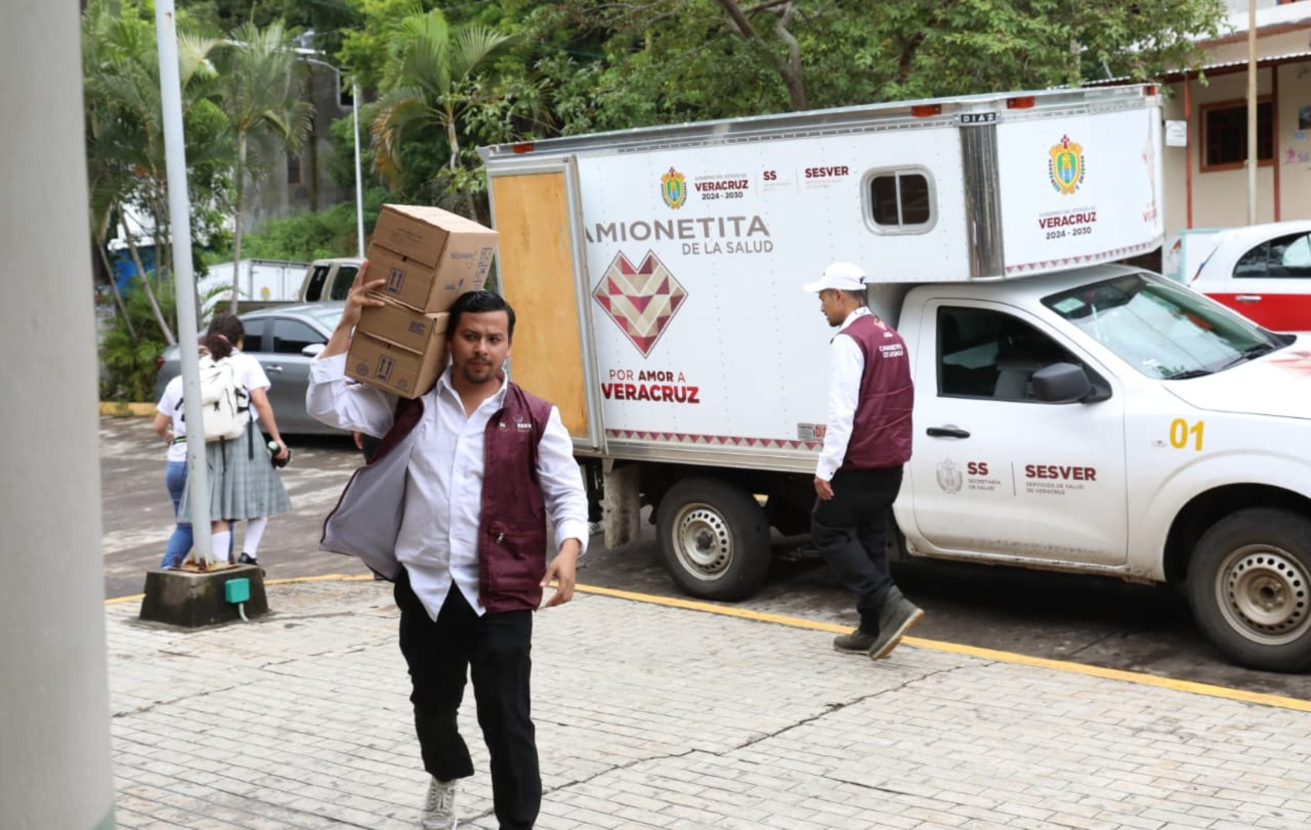 Primer Informe: Rocío Nahle cumple con abasto de medicamentos y amplía la atención médica