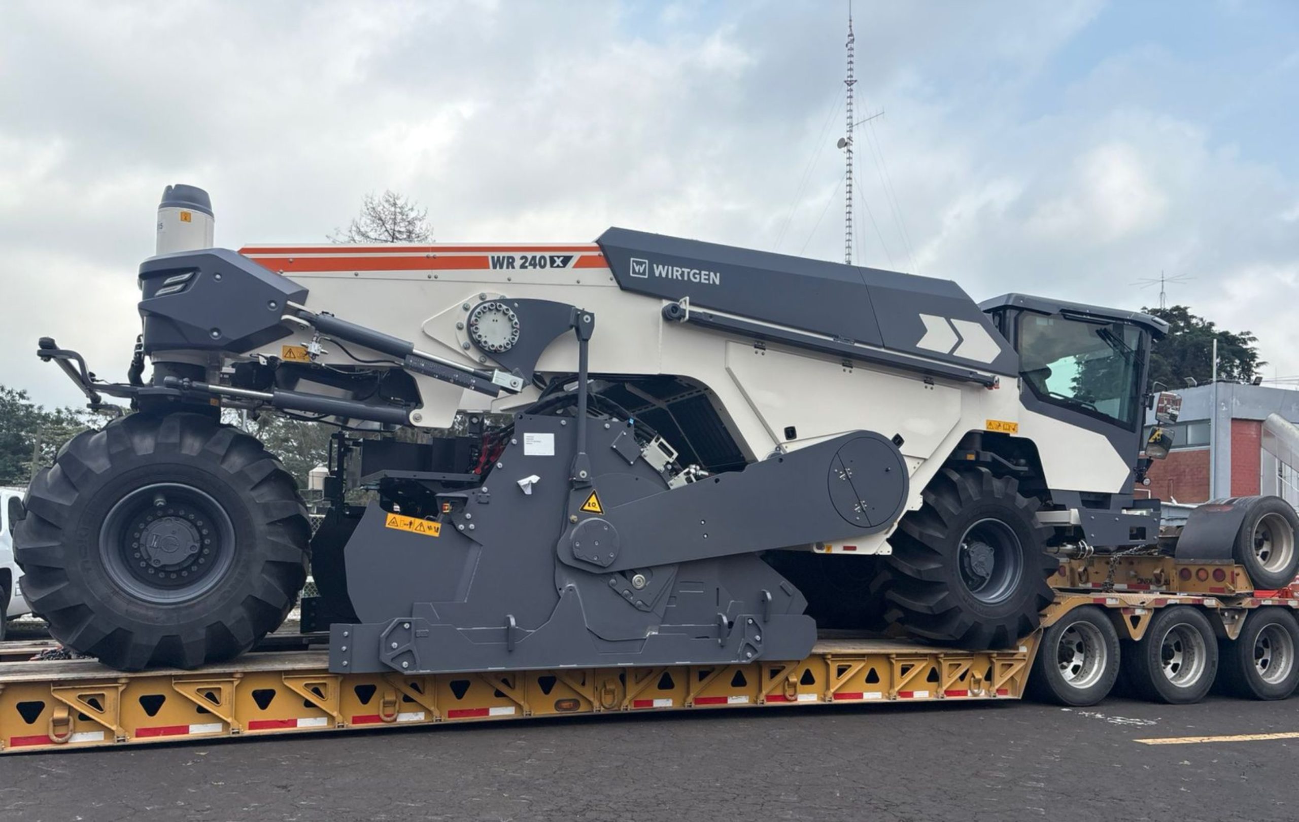 Recibe SICT Veracruz nueva maquinaria para fortalecer segundo tren de repavimentación