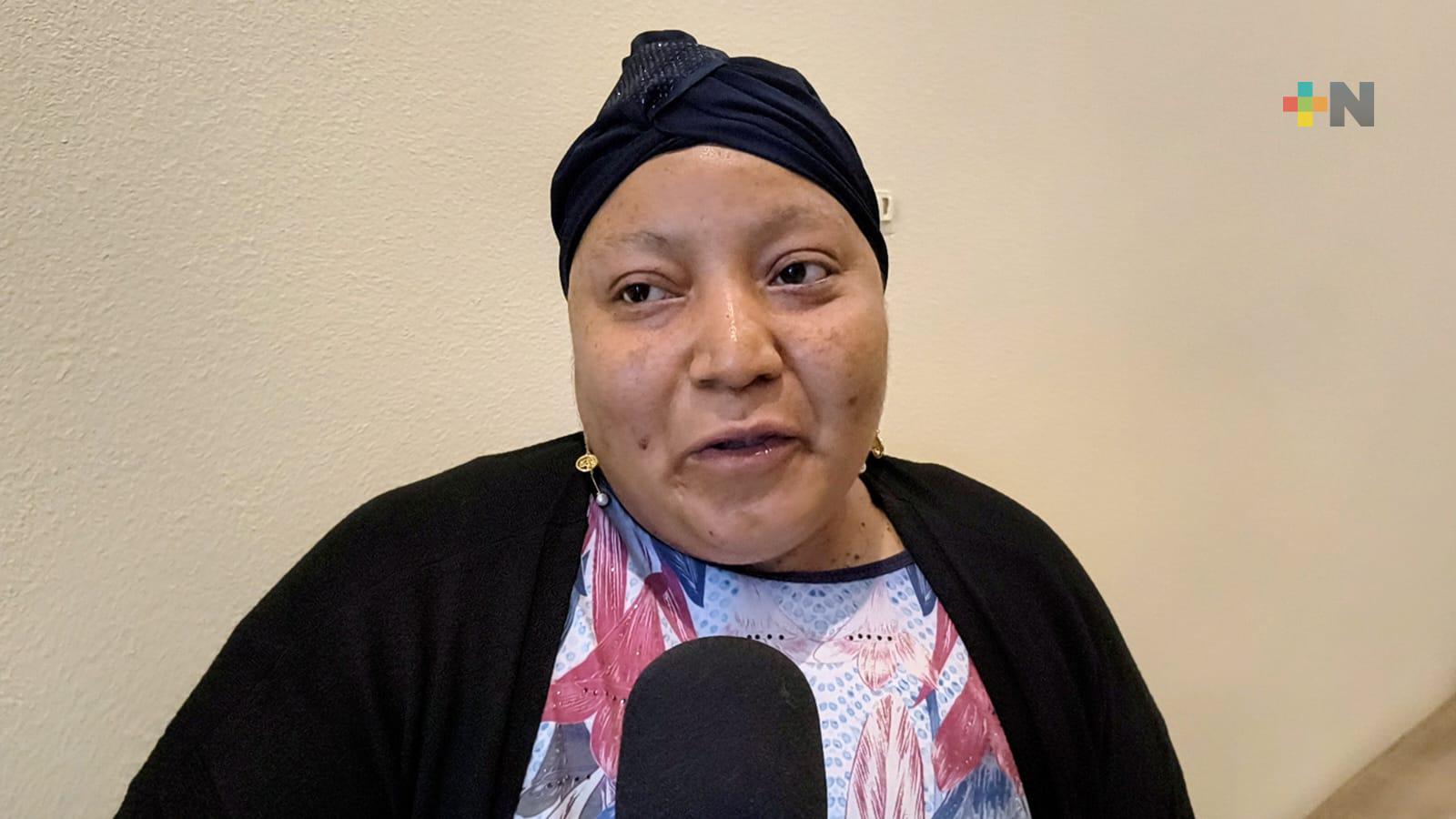 Maestra veracruzana enfrenta con valentía el cáncer de mama