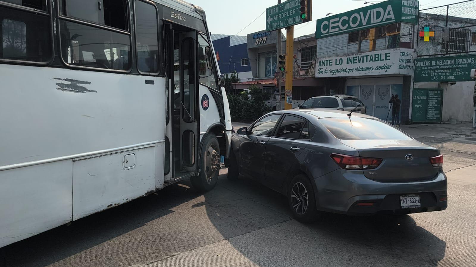 Choque en avenida Cuauhtémoc de Veracruz puerto