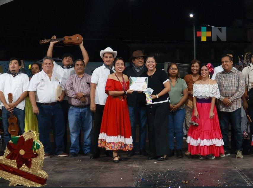 En Martínez de la Torre realizan concurso de piñatas y ramas navideñas