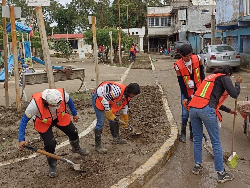 Secretaría del Trabajo invita a jóvenes a integrarse a labores de recuperación en Poza Rica y Álamo