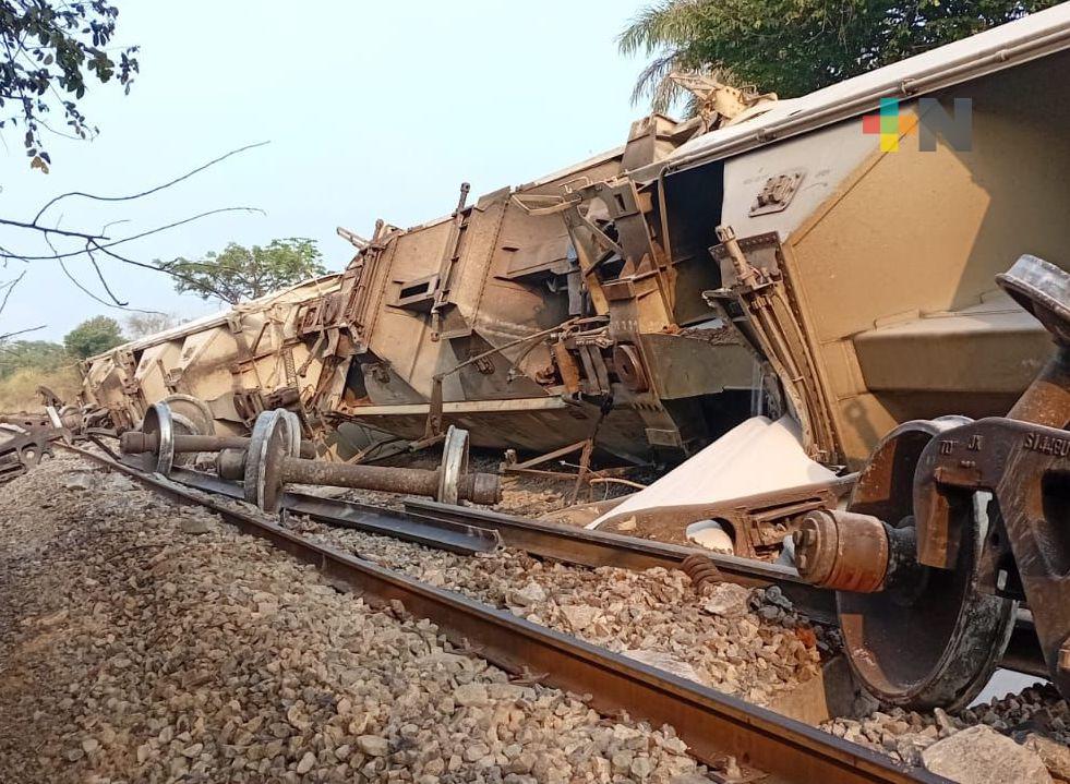 Se descarrila tren que transportaba arena y cloro en el sur de Veracruz