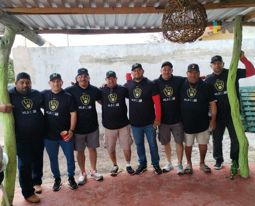 Beisbolistas veracruzanos cierran el año con juego tradicional