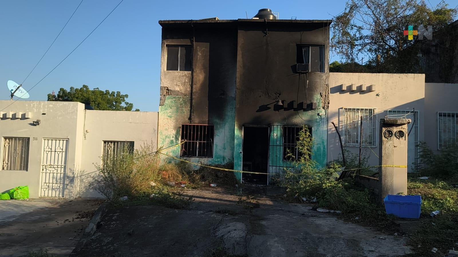 Veladora causa incendio en vivienda; una persona pierde la vida
