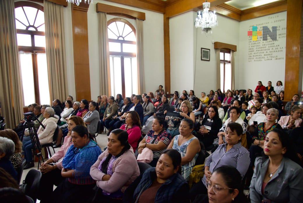Toman protesta mujeres líderes Tejedoras de la Patria
