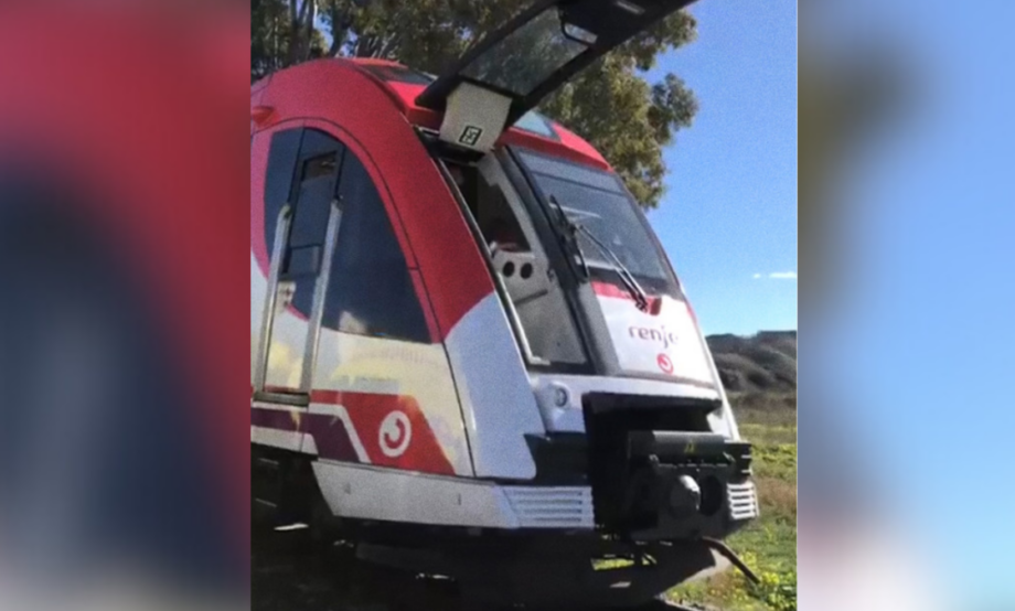 Nuevo accidente en España; tren choca con grúa en Murcia