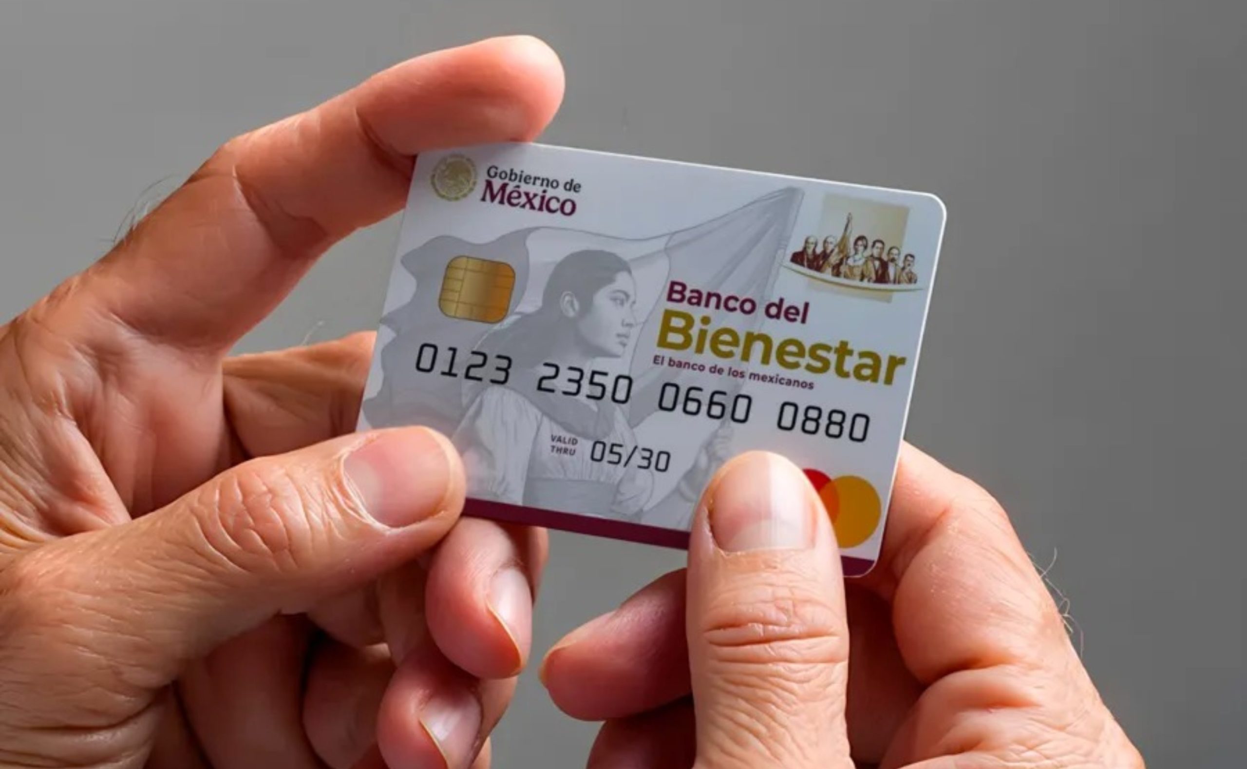 Familiares quitan el dinero a beneficiarios de pensiones del Bienestar en Coatza