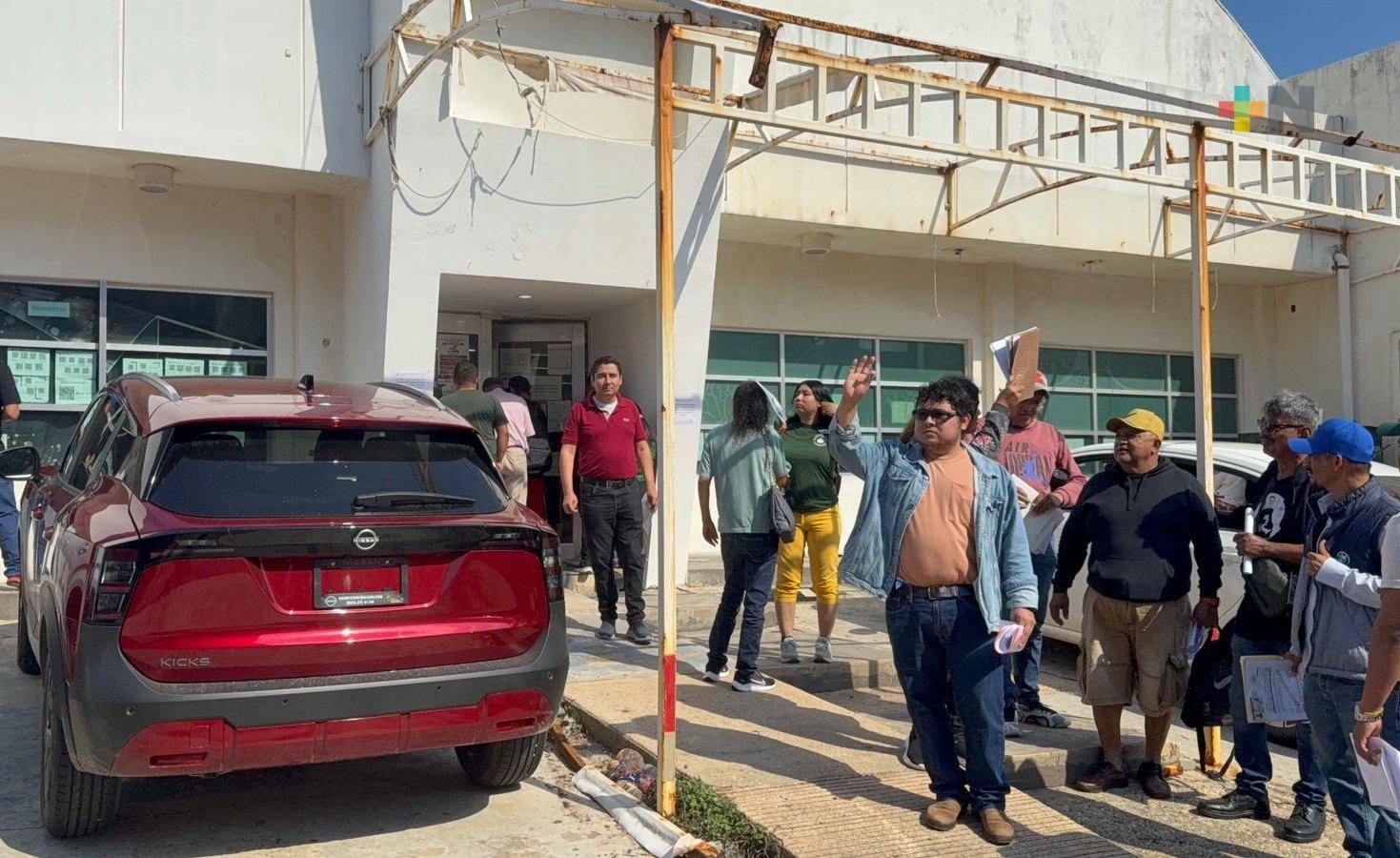 Gran afluencia de automovilistas para realizar canje de placas en Coatzacoalcos