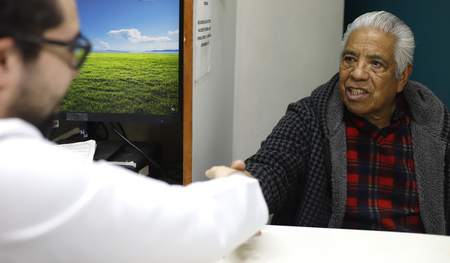 Cuidado preventivo de paciente y cirugía con robot Da Vinci del IMSS permiten curar cáncer de próstata en hombre de 75 años