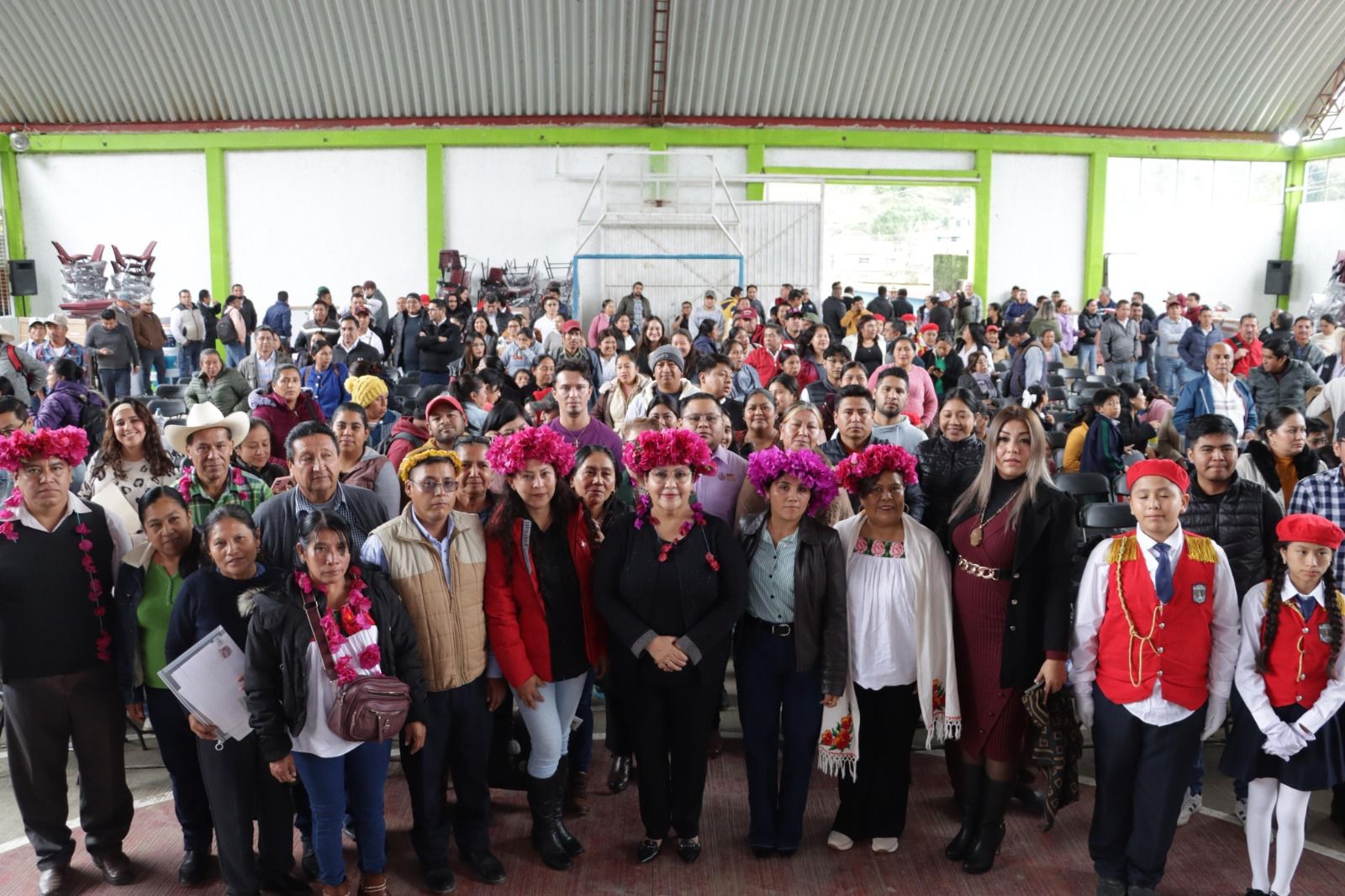 Entrega SEV mobiliario y pintura a escuelas de la zona norte