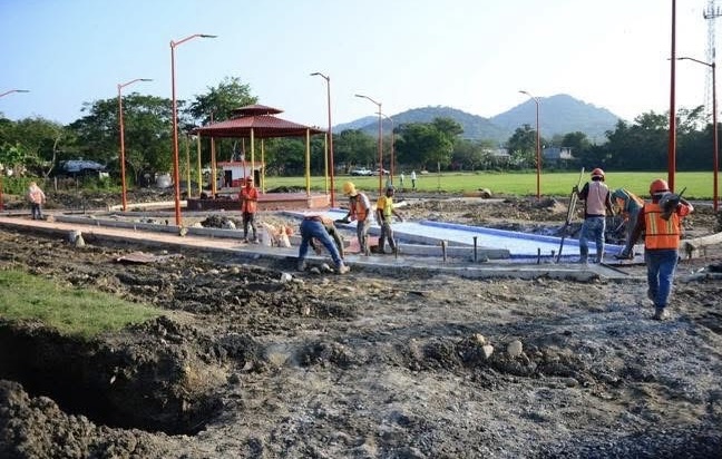 Rocío Nahle supervisa obras carreteras en la zona norte de Veracruz