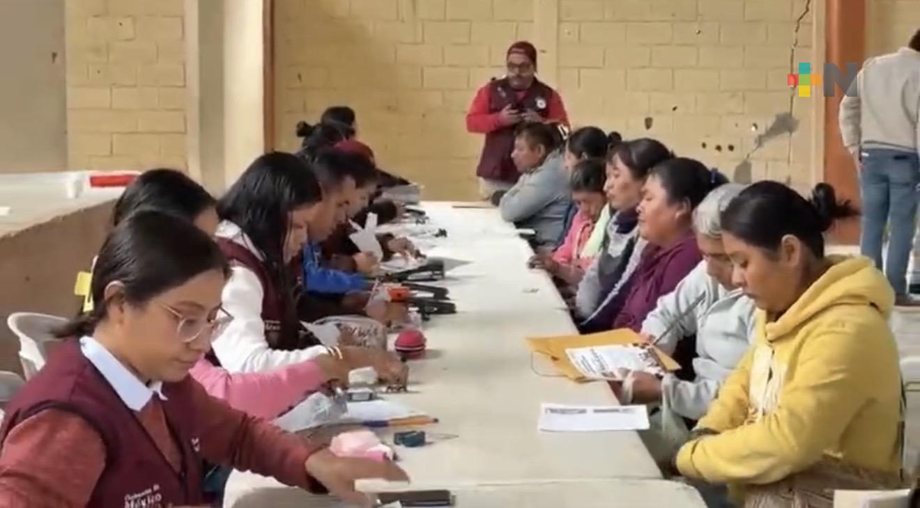 Entregan Becas Bienestar a estudiantes de la Huasteca