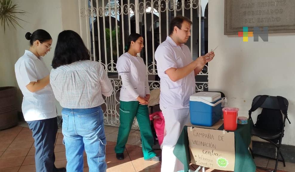 En Coatepec se mantiene activa jornada de vacunación invernal