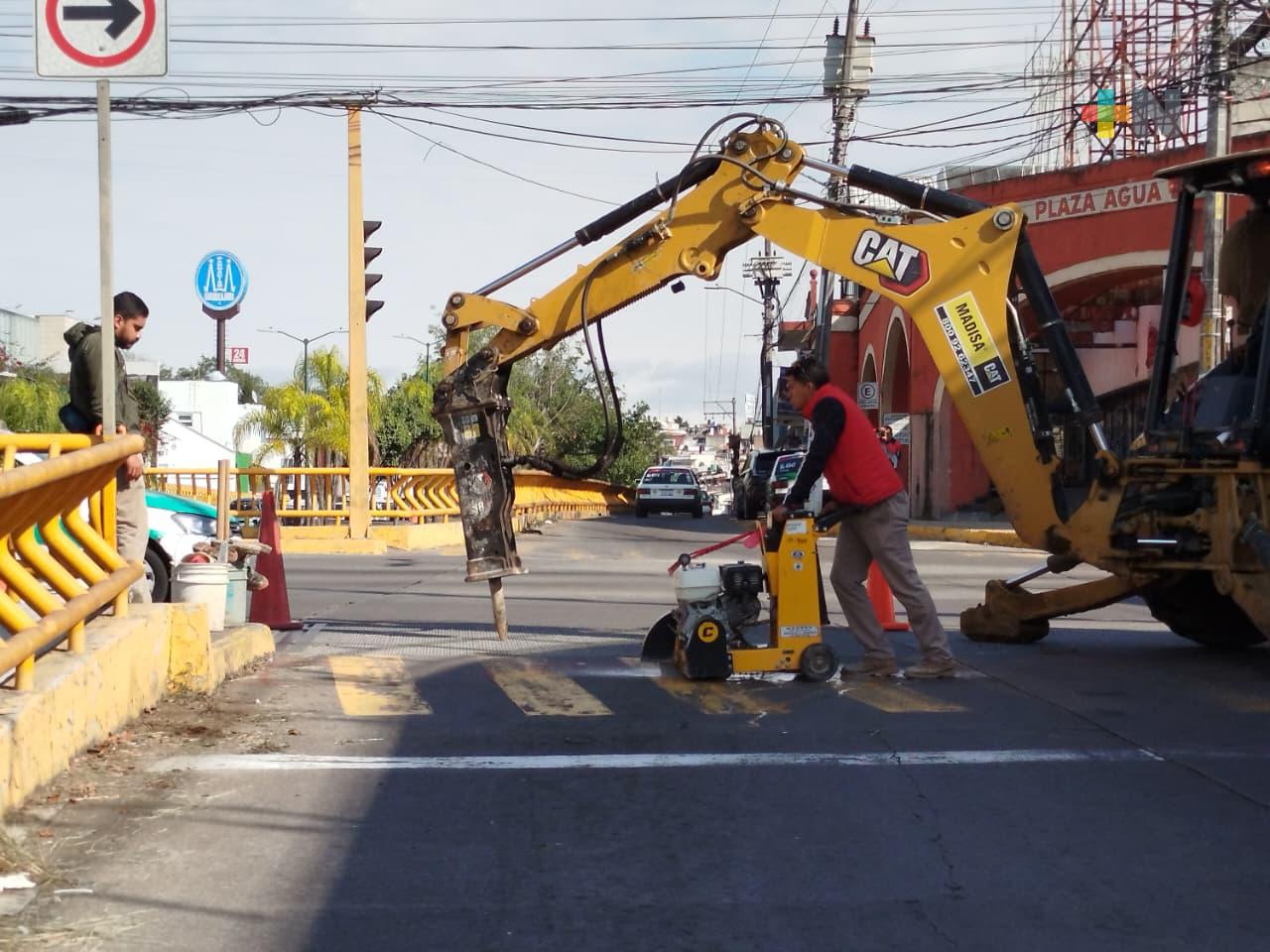 Cierran Circuito Presidentes y cruce de 20 de Noviembre por fuga de agua