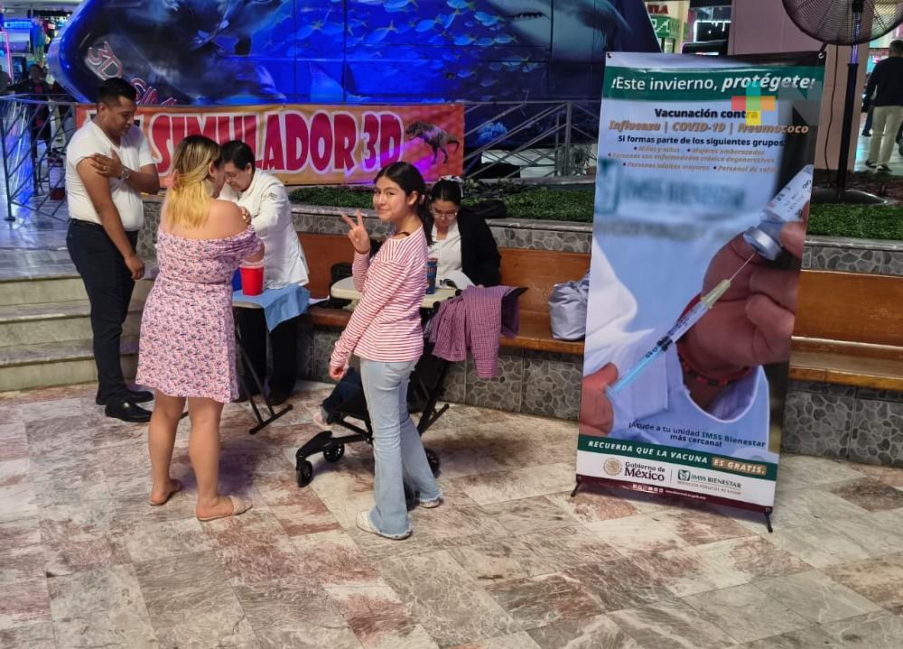 Visitan el Aquarium y aprovechan a vacunarse contra el sarampión