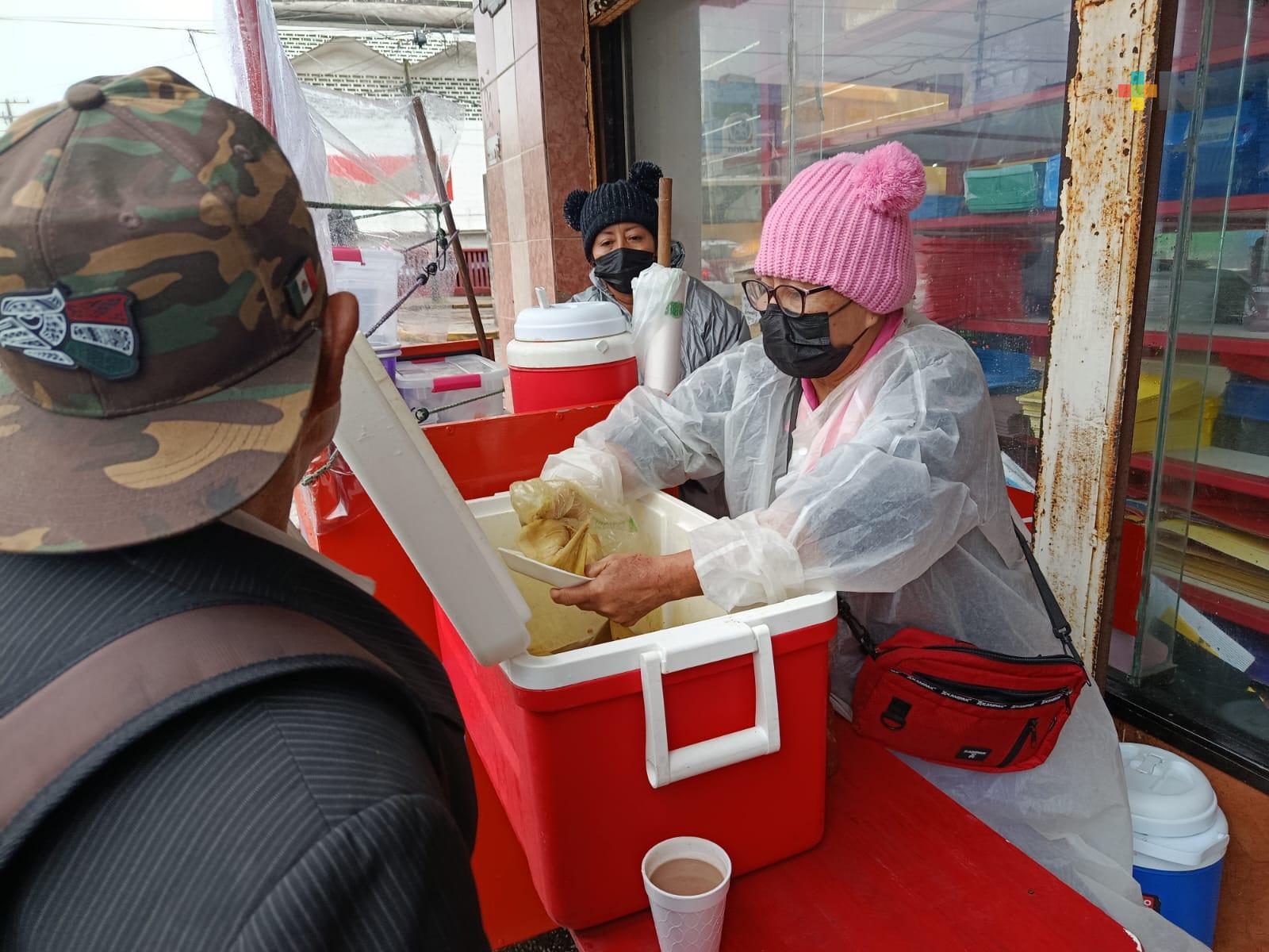 Frente frío impulsa la venta de bebidas calientes en Coatzacoalcos