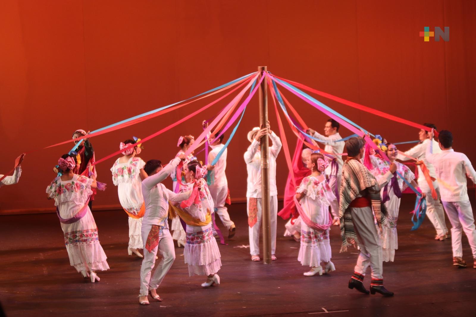 Exitoso espectáculo Entre Reyes Magos y Zapateados en el Teatro del Estado