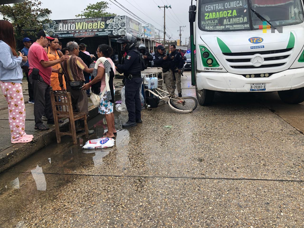 En Coatzacoalcos autobús atropella a bolillero